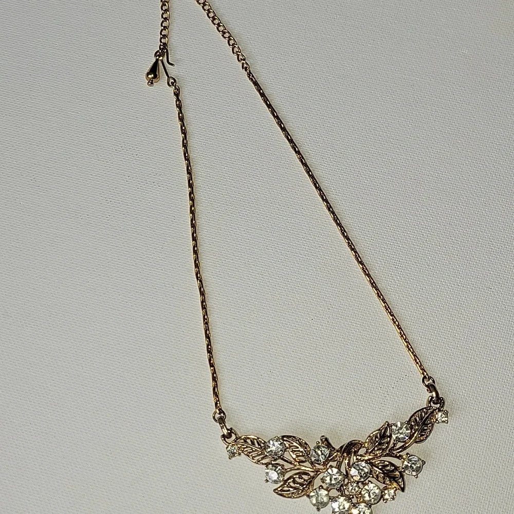 Vintage Rhinstone Gold Floral Bar Pendant Gold Chain Necklace
